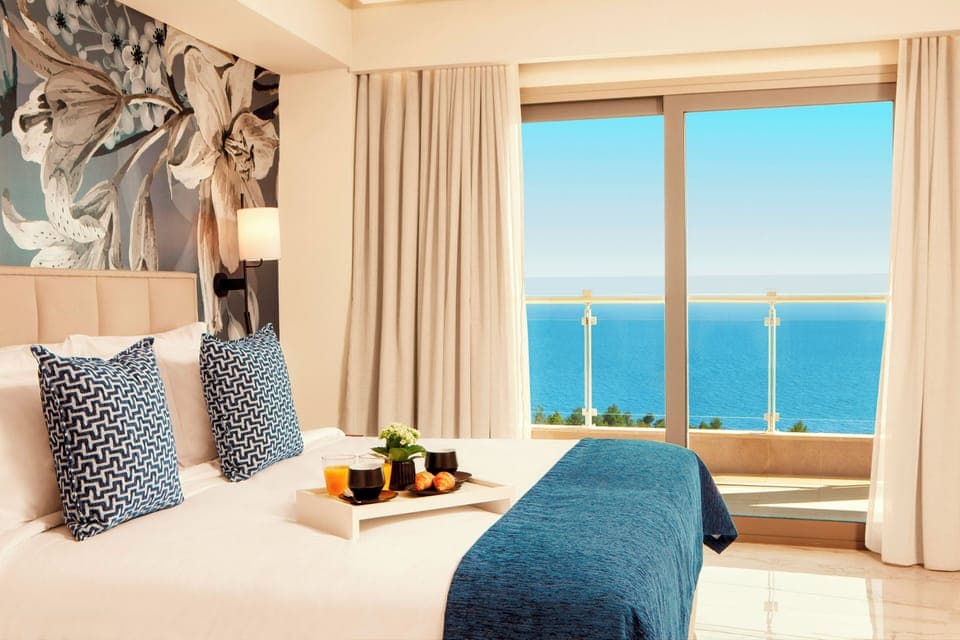 Executive Suite, Sea View | Egyptian cotton sheets, premium bedding, memory foam beds, minibar