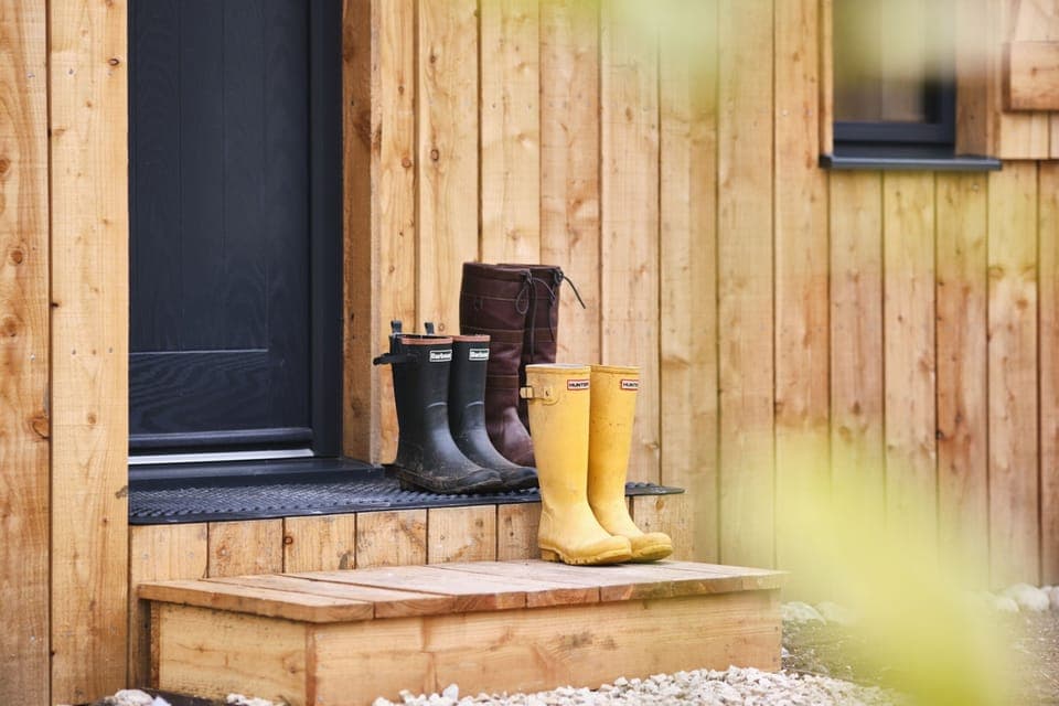 Cribs/infant beds, free WiFi, bed sheets