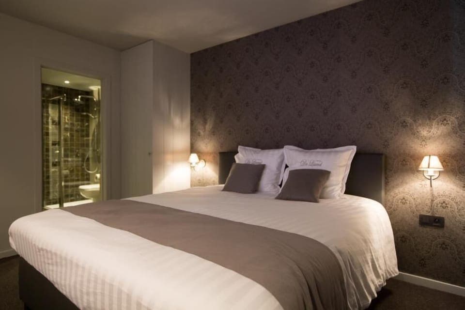 Minibar, in-room safe, soundproofing, free WiFi