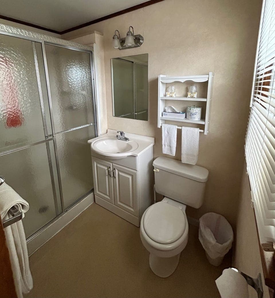 Shower, free toiletries, hair dryer, towels