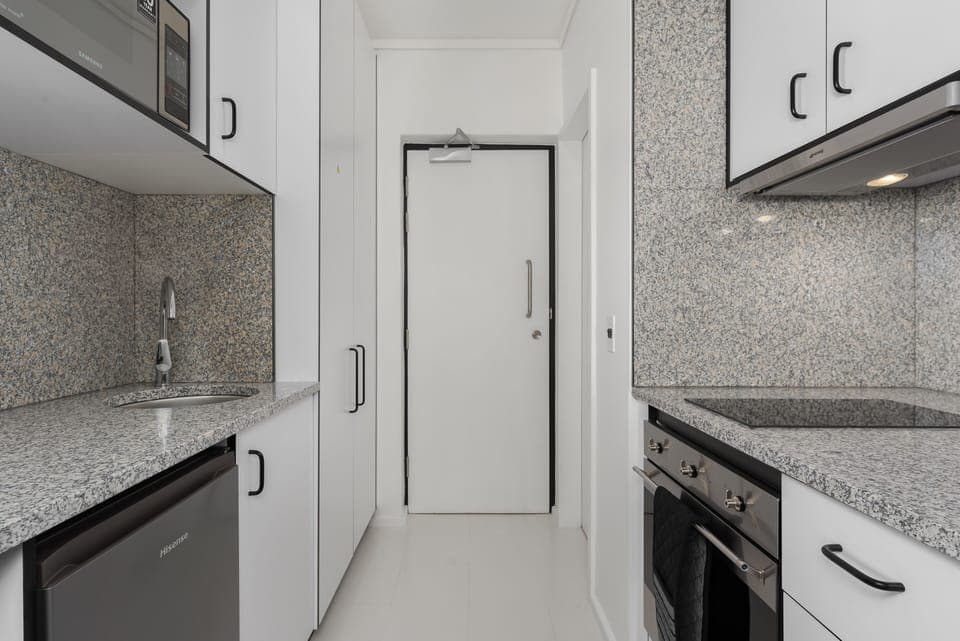 Luxury Studio | Private kitchen | Fridge, microwave, oven, stovetop