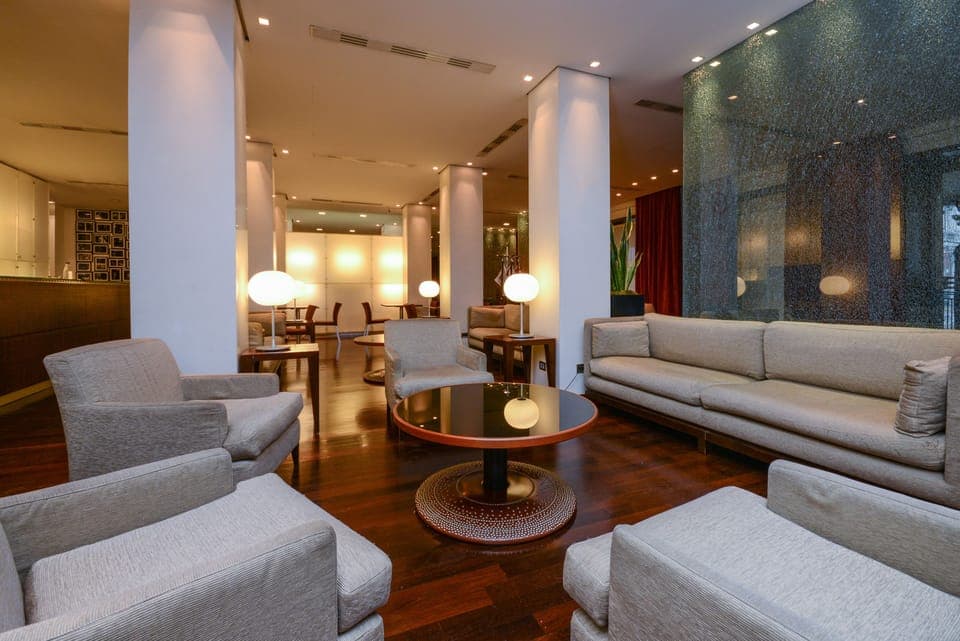 Lobby lounge