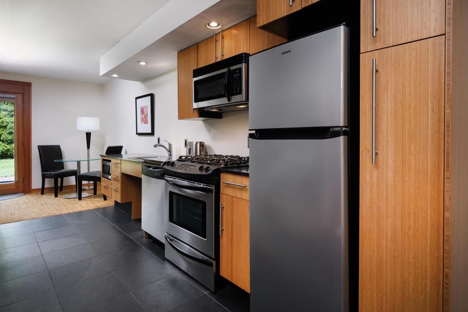 Suite, 1 King Bed, Accessible, Kitchen (No Pets) | Private kitchen | Mini-fridge, microwave, coffee/tea maker