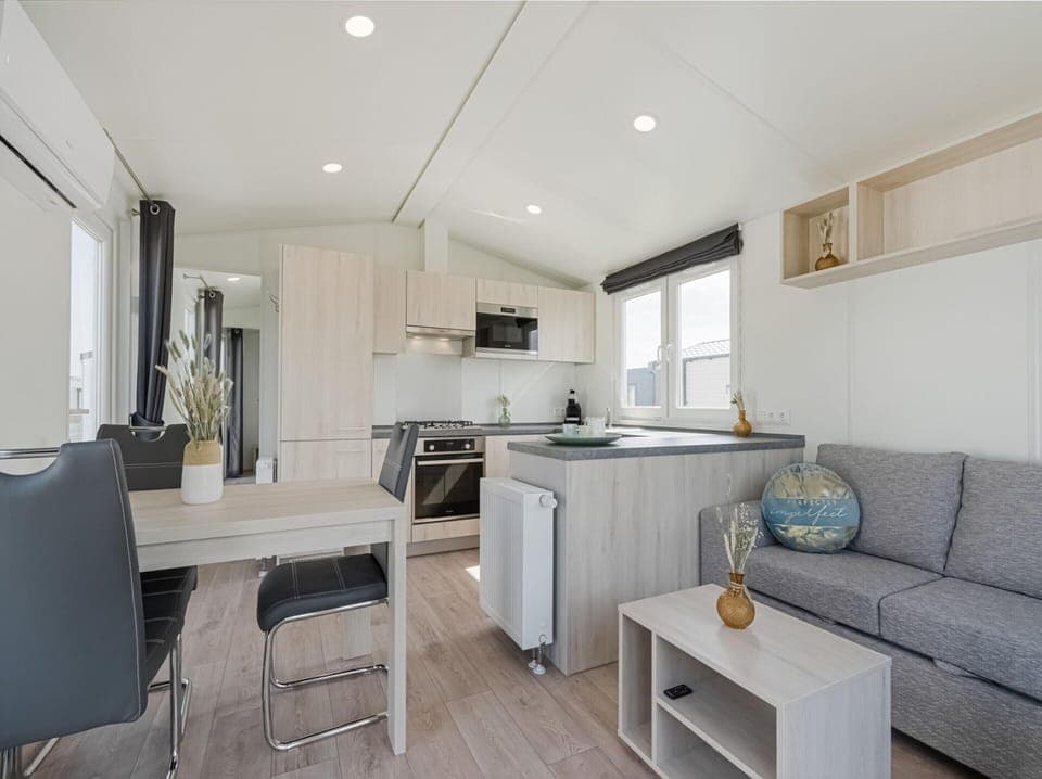 Mobile Home | Private kitchen | Highchair