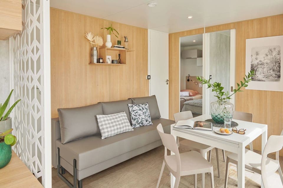 32-inch TV with cable channels