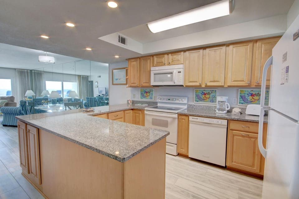 Condo, 2 Bedrooms | Private kitchen | Fridge, oven, coffee/tea maker, toaster
