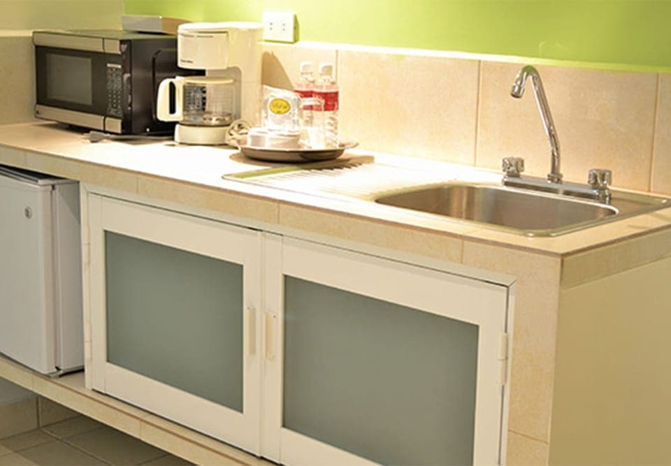 Suite | Private kitchenette | Coffee/tea maker