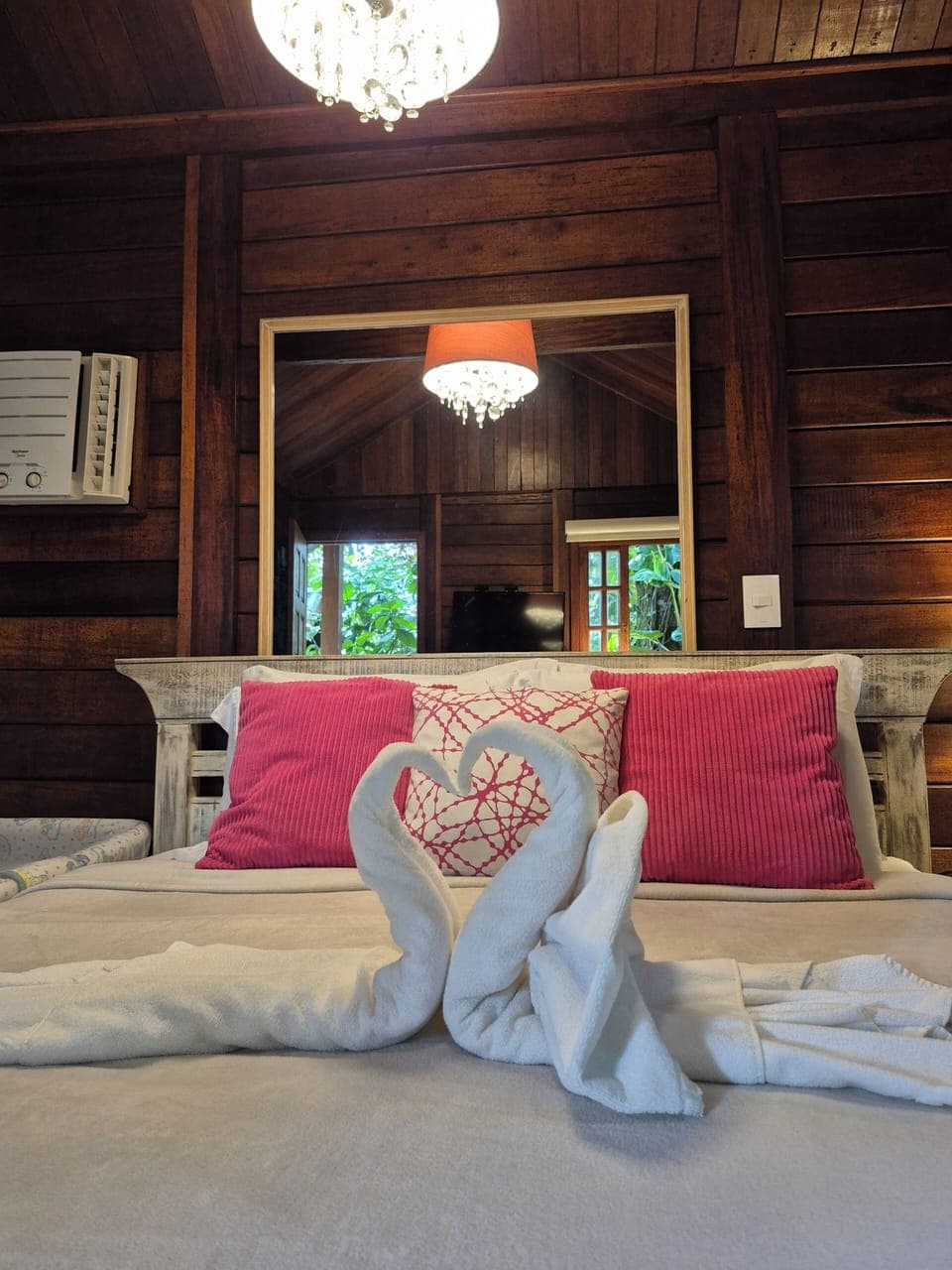 Deluxe Cabin | Premium bedding, pillowtop beds, blackout drapes, free WiFi