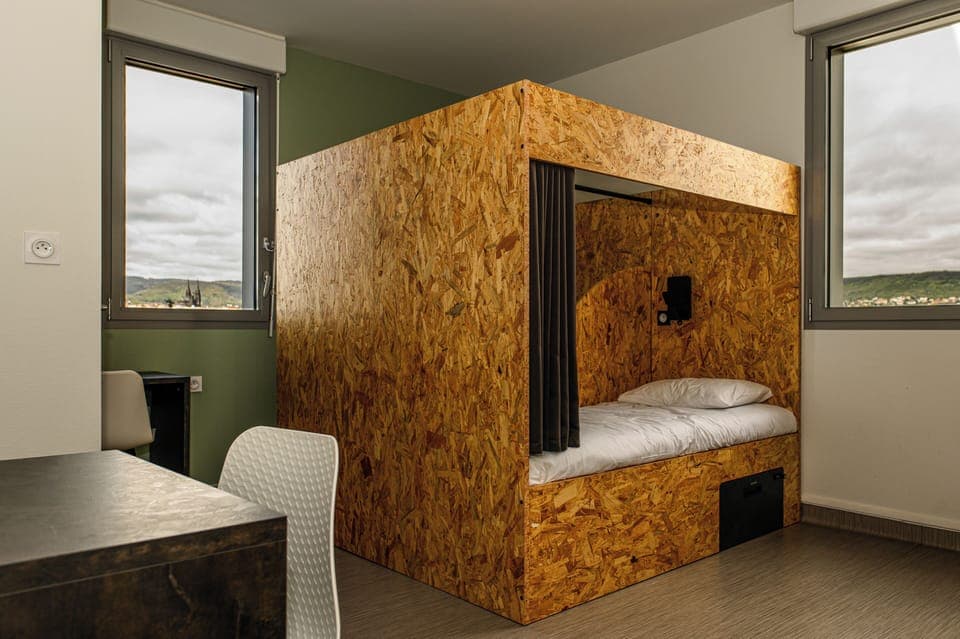 Free WiFi, bed sheets