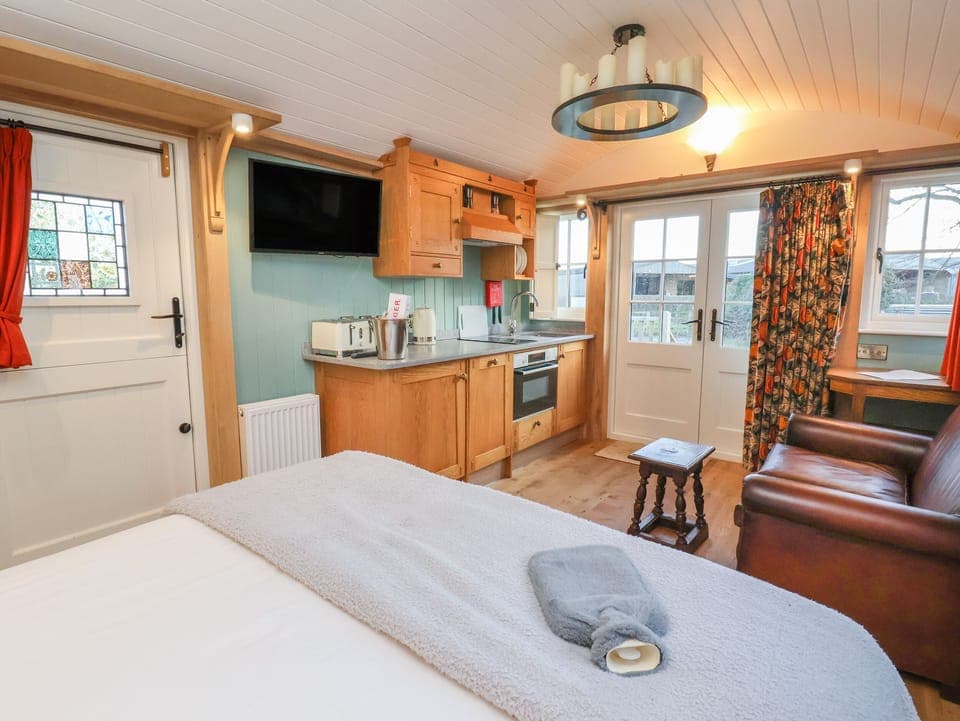 1 bedroom, individually decorated, individually furnished, free WiFi