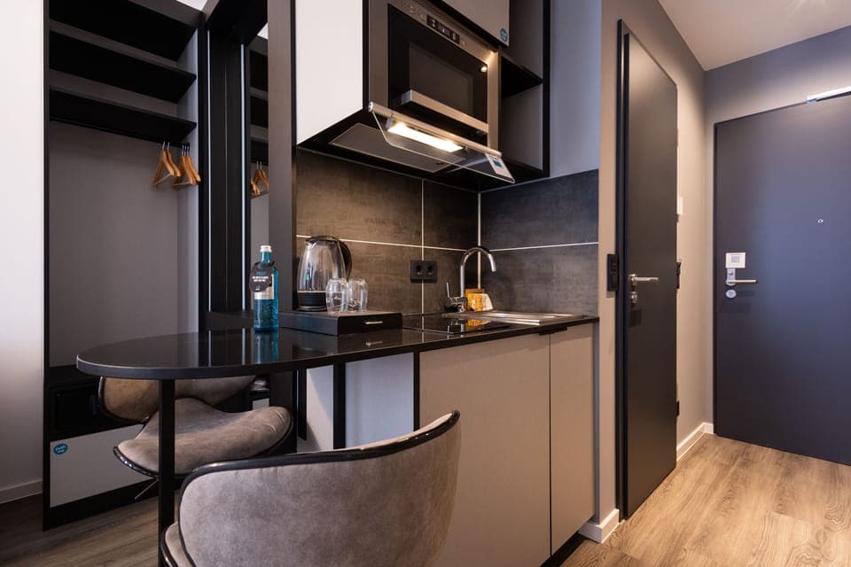 Superior Apartment | 1 bedroom, in-room safe, desk, soundproofing