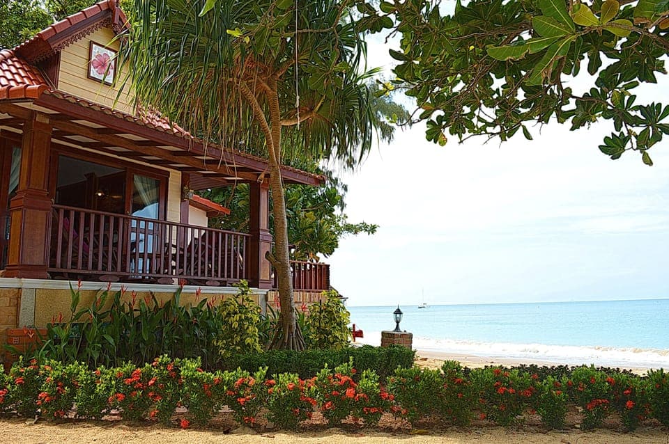 Bungalow, Beachfront | Desk, rollaway beds, free WiFi