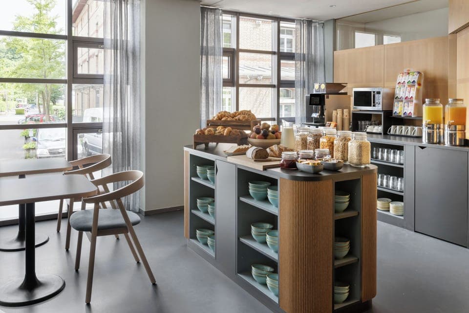 Daily continental breakfast (CHF 17 per person)