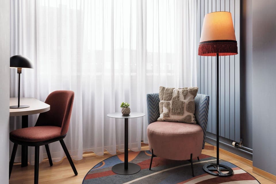 Comfort Room | In-room safe, desk, free WiFi, bed sheets