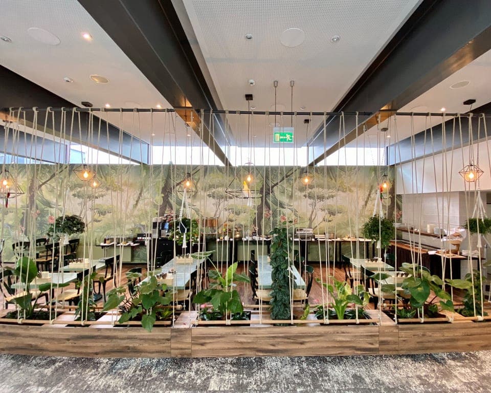 Daily continental breakfast (CHF 15 per person)