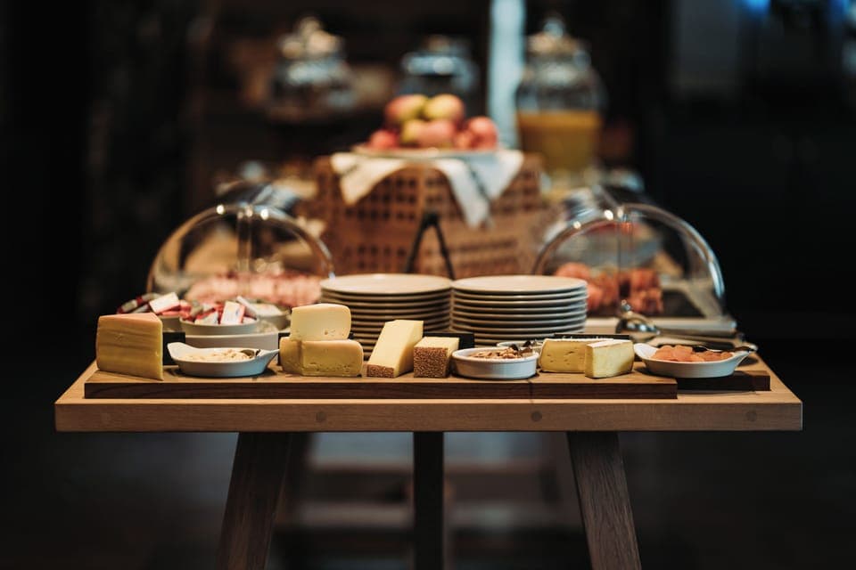 Daily buffet breakfast (CHF 25 per person)