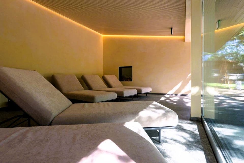 Sauna, hot tub, steam room