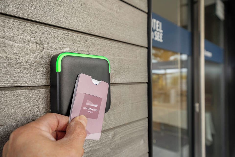 Check-in/check-out kiosk