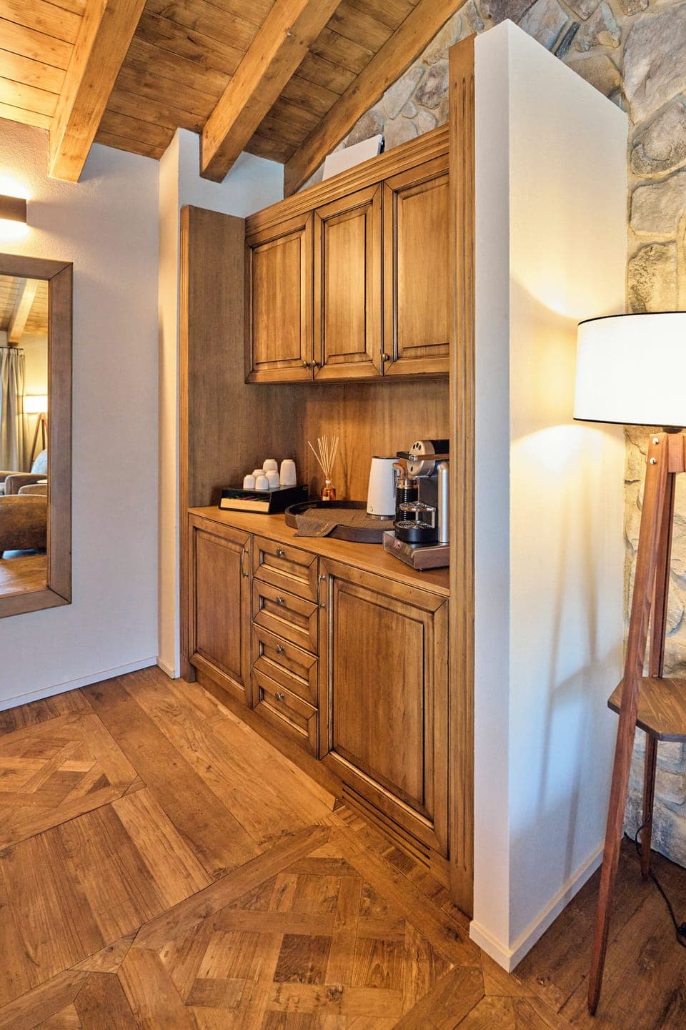 Panoramic Studio Suite, Terrace, Lake View | Minibar