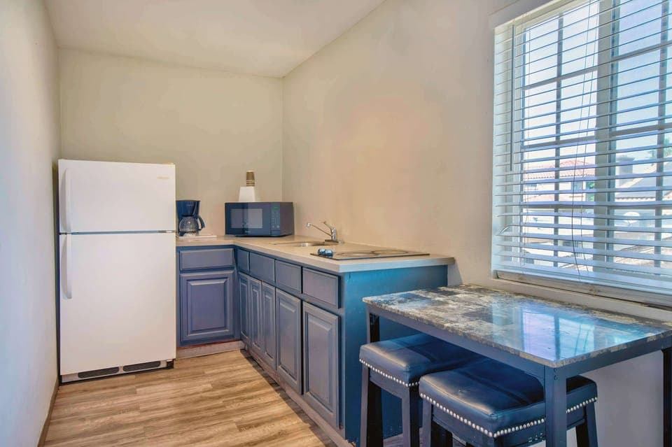 Microwave, coffee/tea maker