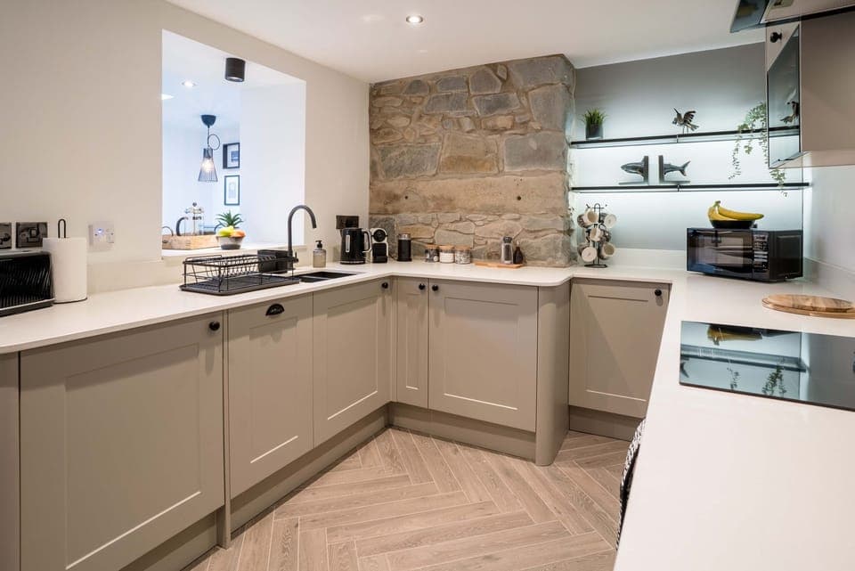 Cottage | Private kitchen | Fridge, dishwasher, electric kettle, toaster