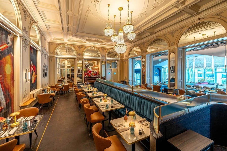 Breakfast, lunch, dinner served; French cuisine 