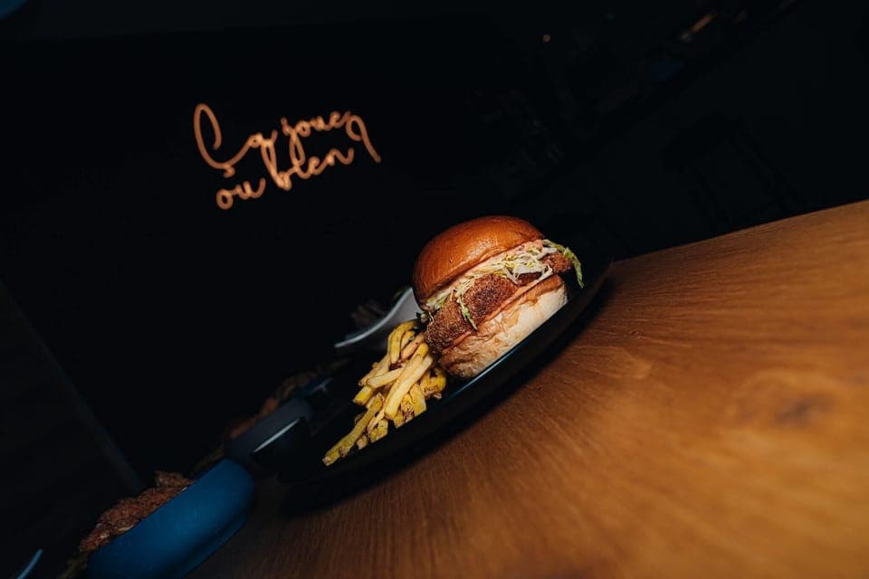 Breakfast and lunch served