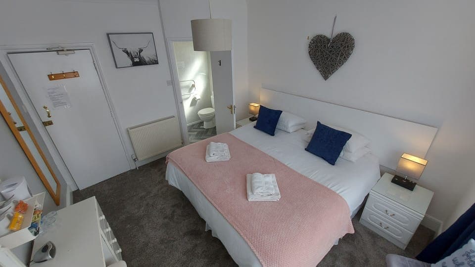 Deluxe Double or Twin Room | Bed sheets