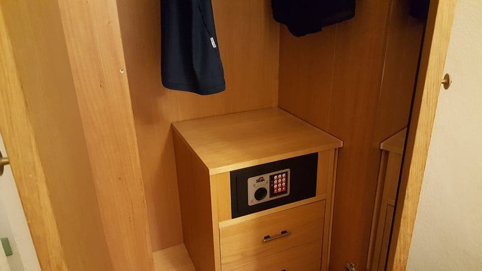 Single Room, 1 Twin Bed (Small) | Room amenity