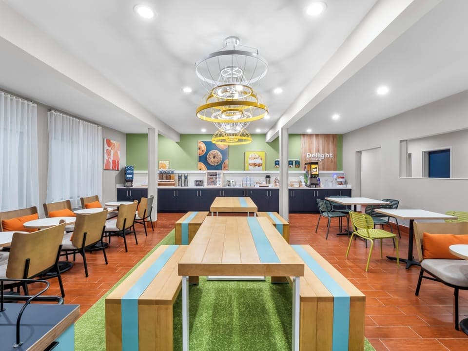 Free daily continental breakfast