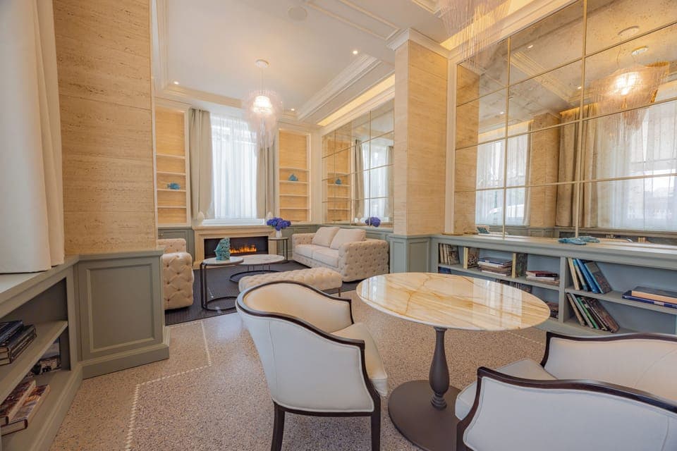 Standard Single Room | Living area | Flat-screen TV