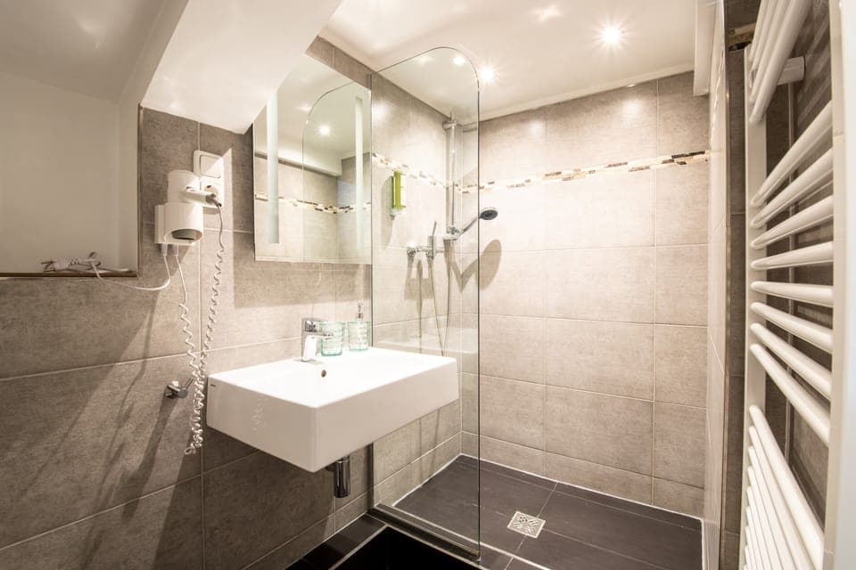 Shower, towels, soap, shampoo