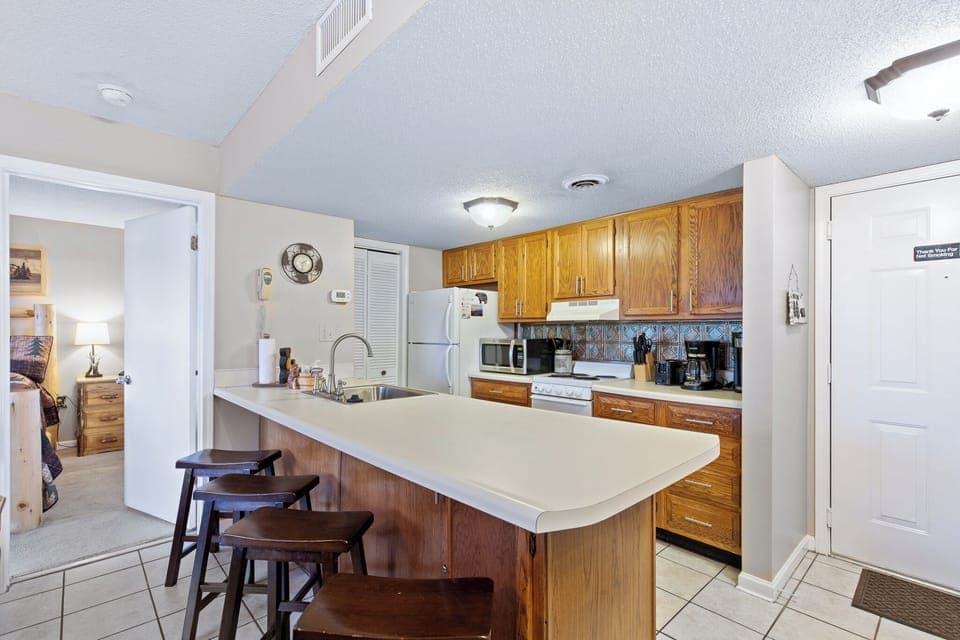 Condo (2 Bedrooms) | Property amenity