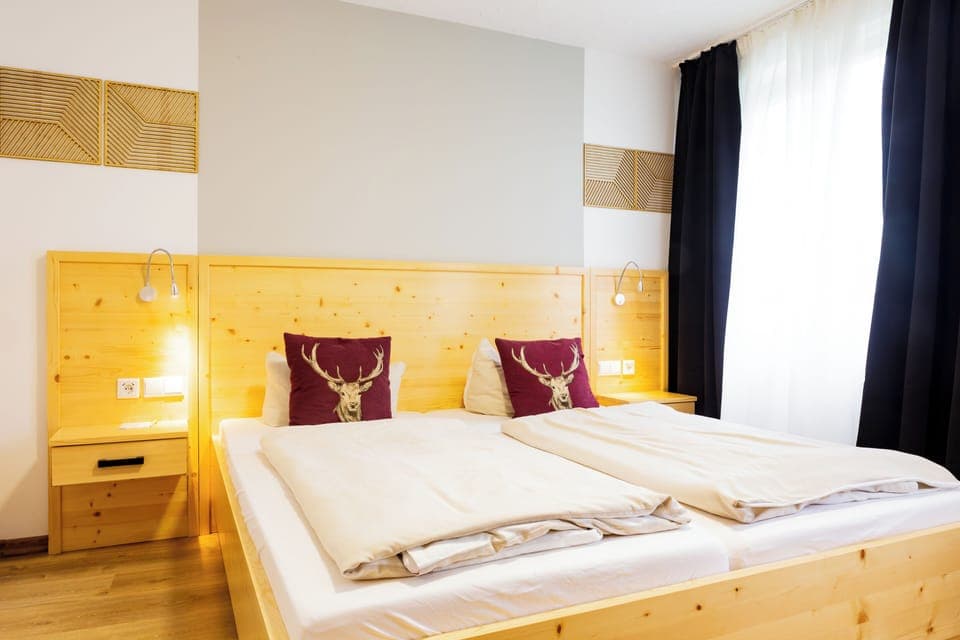 Comfort Double Room (Sonn) | Blackout drapes, cribs/infant beds, free WiFi, bed sheets