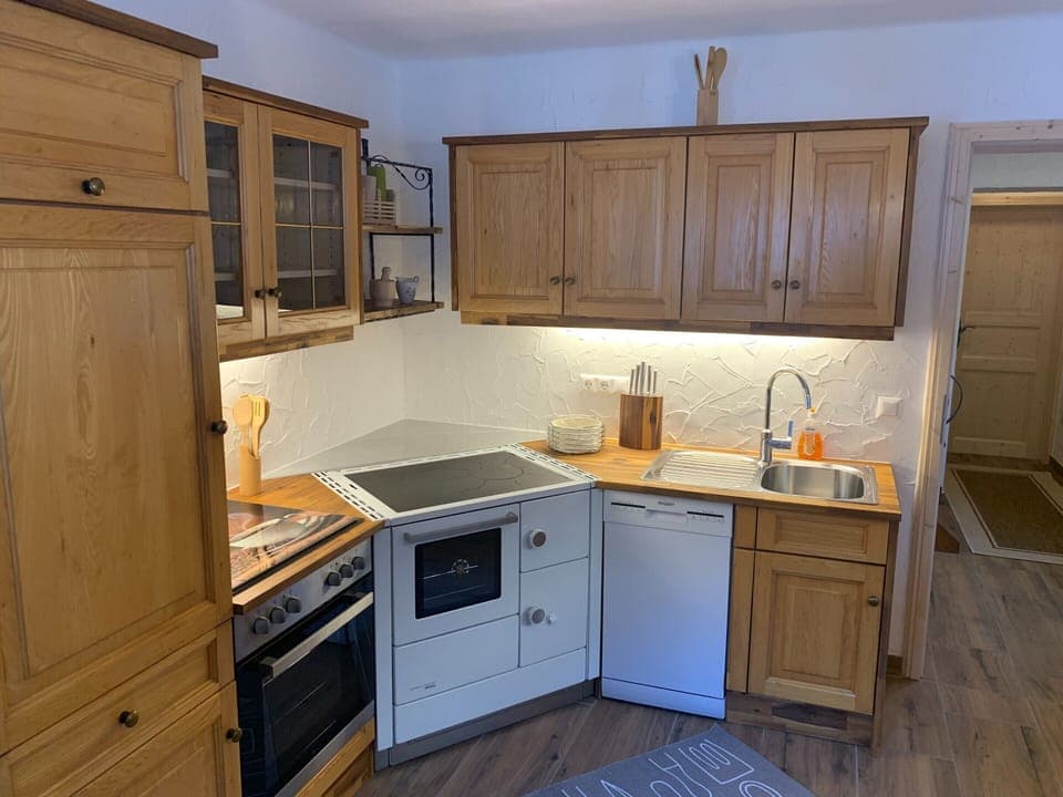 House | Private kitchen | Electric kettle, highchair