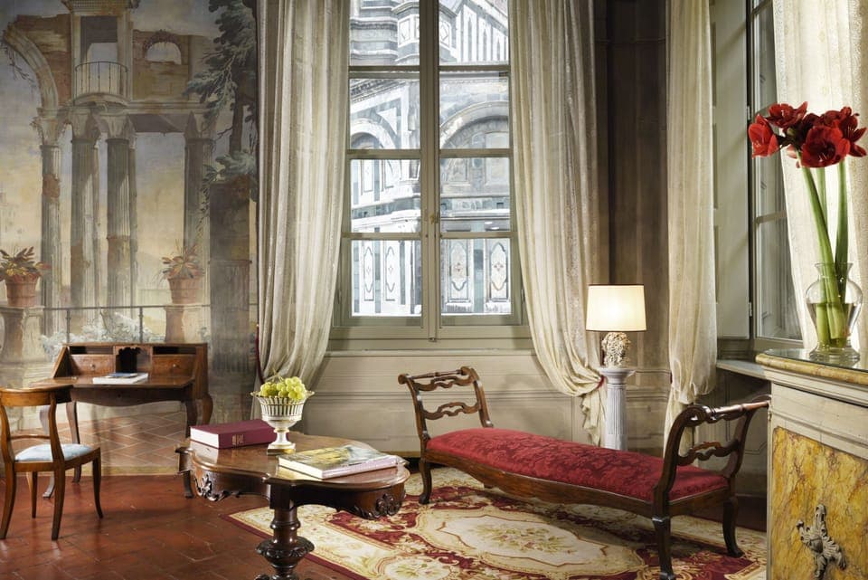 Deluxe Suite, City View (Royal) | Living room | 45-inch TV with digital channels