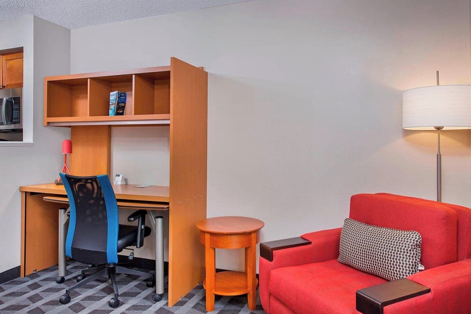 Studio, 1 Queen Bed | Premium bedding, in-room safe, desk, iron/ironing board