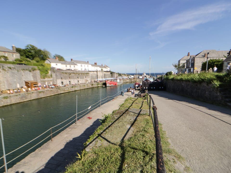 Cottage | Property grounds