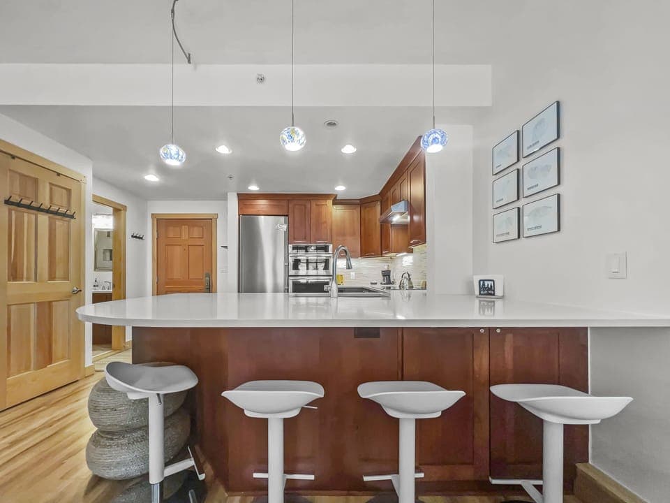 Condo, 1 Bedroom | Private kitchen | Fridge, oven, coffee/tea maker, toaster