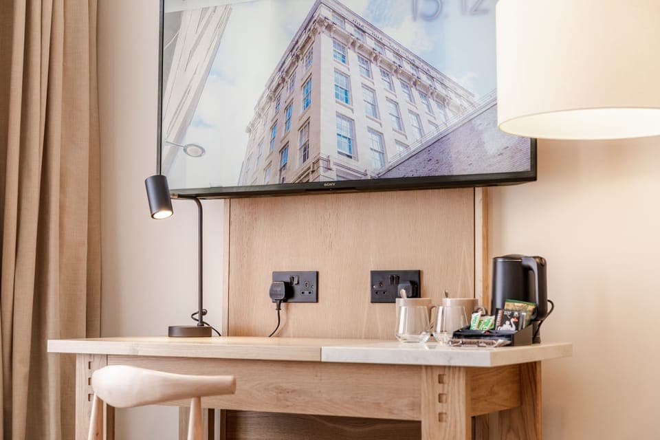 King Room | Hypo-allergenic bedding, in-room safe, iron/ironing board, free WiFi