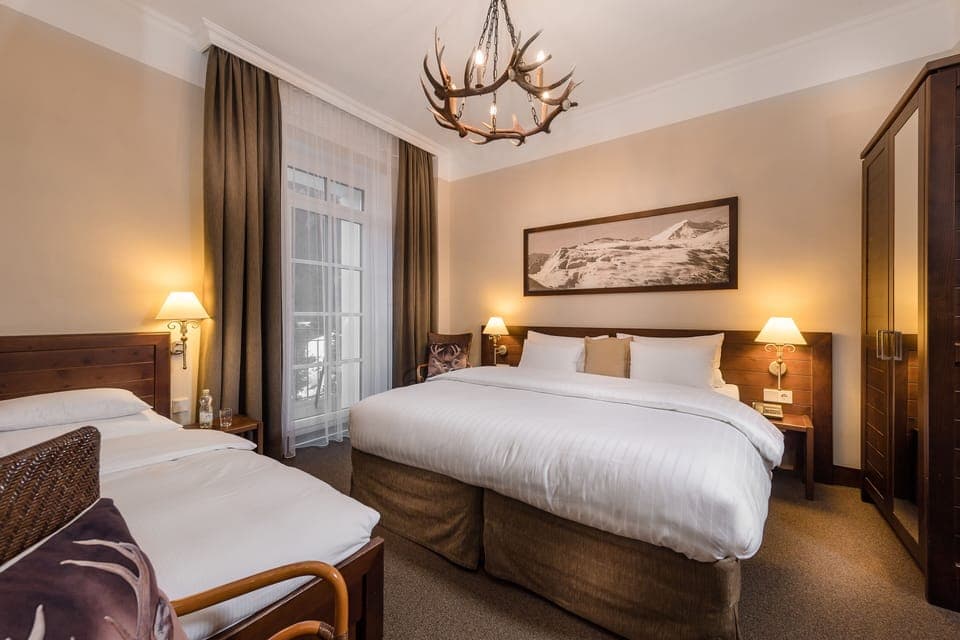 Triple Room | Hypo-allergenic bedding, in-room safe, blackout drapes, free WiFi