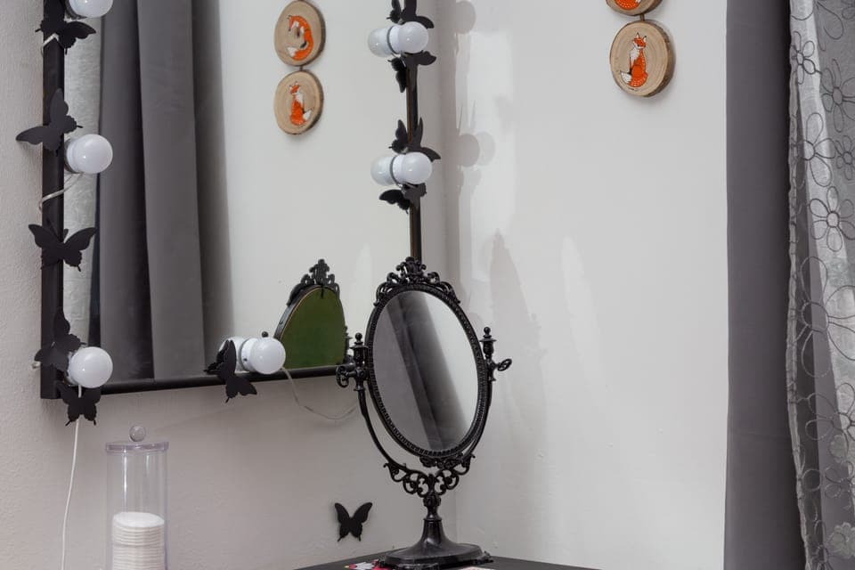 Basic Room | Minibar, individually decorated, individually furnished, blackout drapes