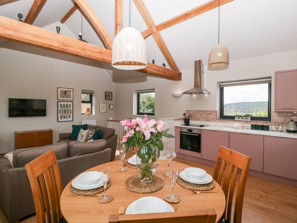 Cottage | Dining
