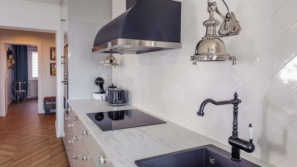 Apartment (ul. Wiejska 58/4) | Private kitchen | Fridge, oven, dishwasher, electric kettle