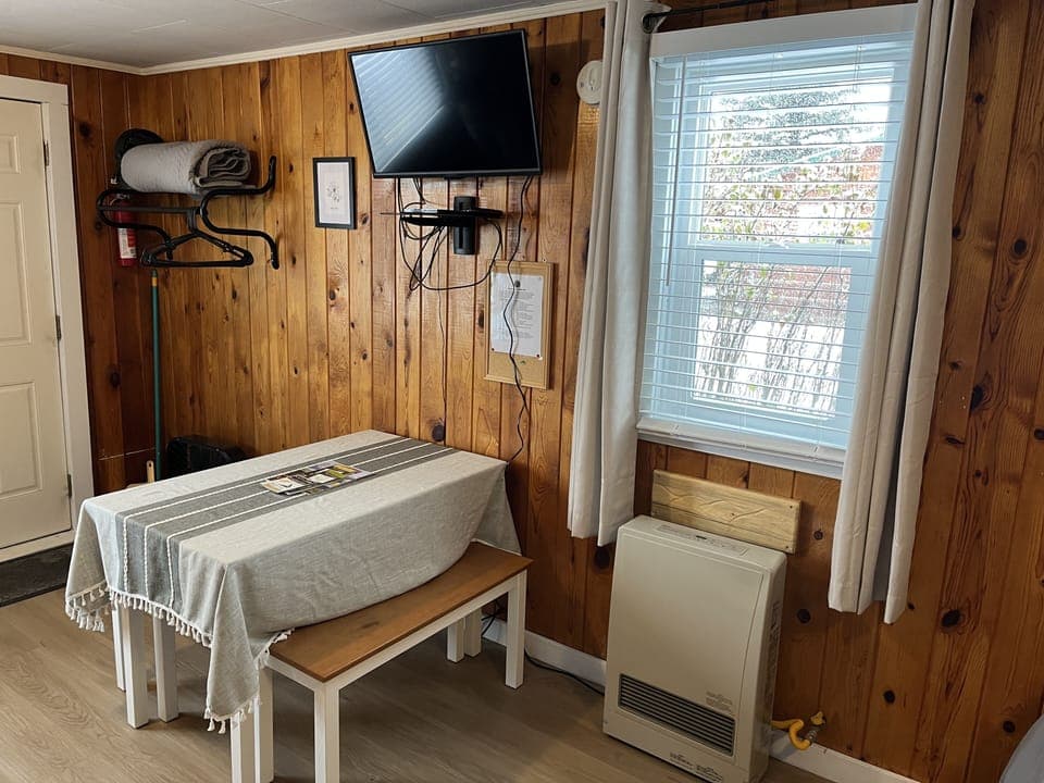 Deluxe Cabin | Living area