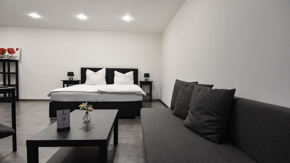 Comfort Double Room | Living area | 42-inch LED TV with cable channels, TV, Netflix