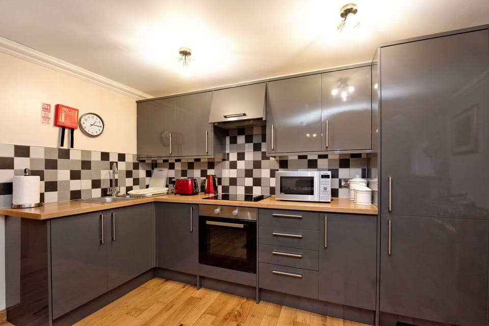 House | Private kitchen | Fridge, microwave, oven, stovetop