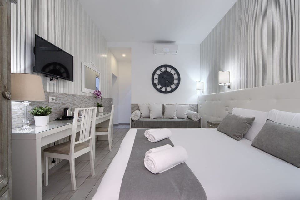 Double Room | In-room safe, desk, blackout drapes, soundproofing