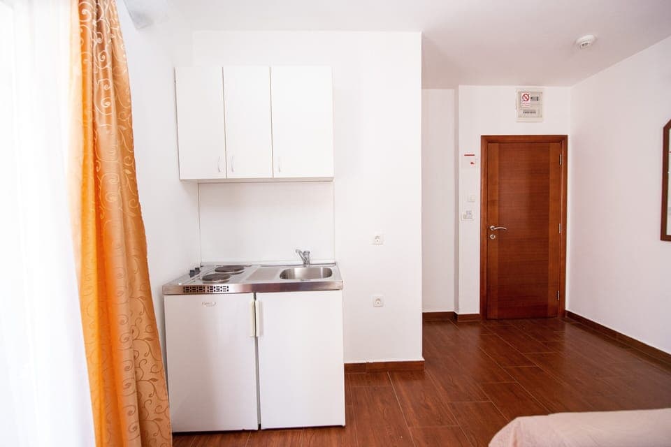 Standard Triple Room | Private kitchen