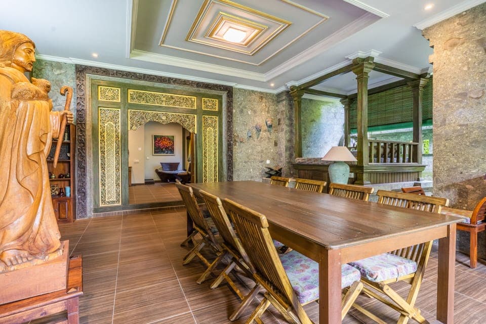 Honeymoon Suite | Living area